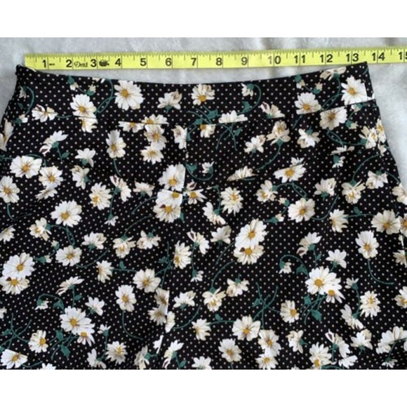 Daisy Floral Ruffle Shorts Polka Dot High Waist‎ Black Junior Size Medium - Picture 6 of 8